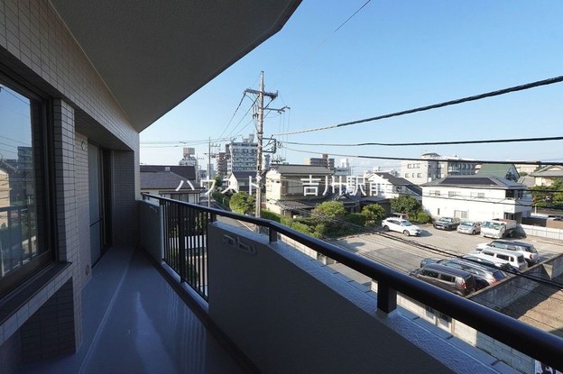 apartment 埼玉県吉川市木売１丁目9-4 クレオメデス101