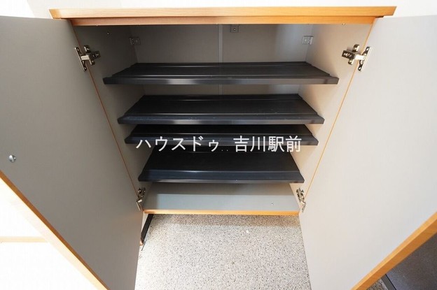 apartment 埼玉県吉川市木売１丁目9-4 クレオメデス101