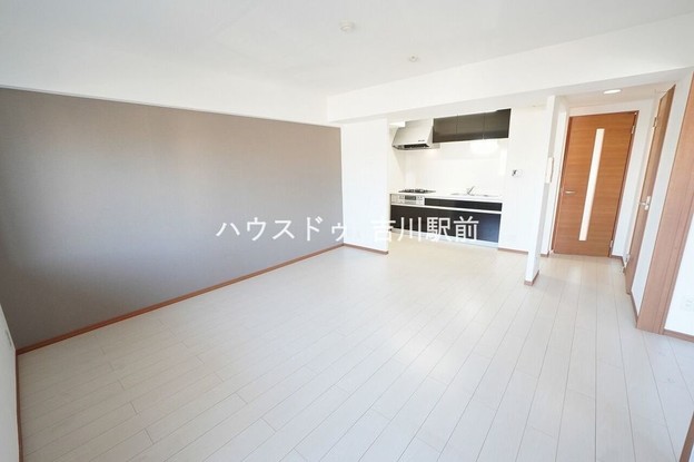 apartment 埼玉県吉川市木売１丁目9-4 クレオメデス101
