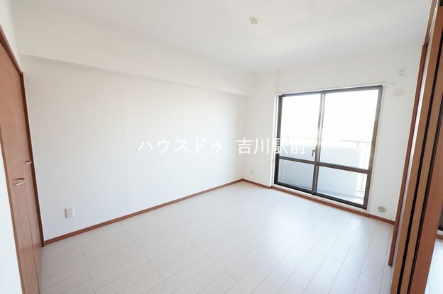 apartment 埼玉県吉川市木売１丁目9-4 クレオメデス101