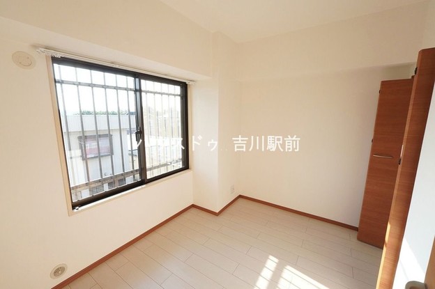 apartment 埼玉県吉川市木売１丁目9-4 クレオメデス101