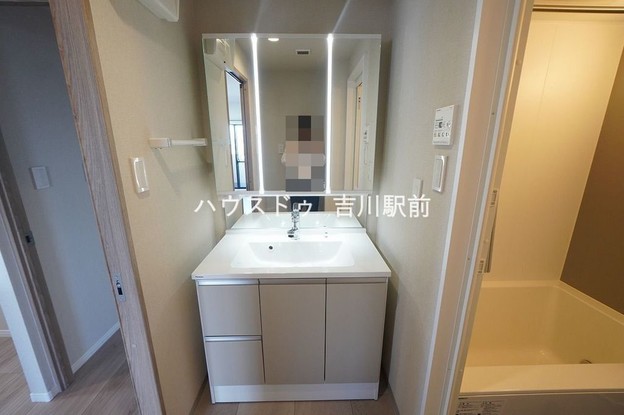 apartment 埼玉県吉川市木売１丁目9-4 クレオメデス101