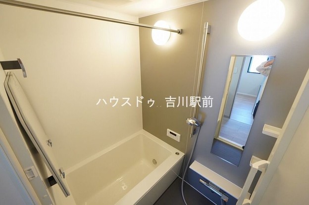 apartment 埼玉県吉川市木売１丁目9-4 クレオメデス101