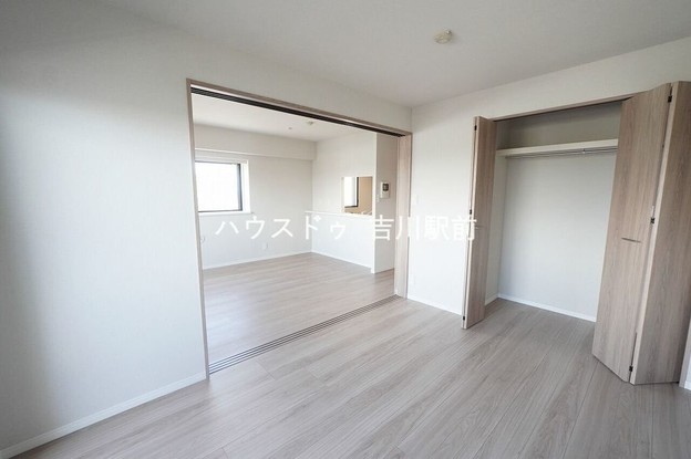 apartment 埼玉県吉川市木売１丁目9-4 クレオメデス101