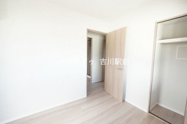 apartment 埼玉県吉川市木売１丁目9-4 クレオメデス101