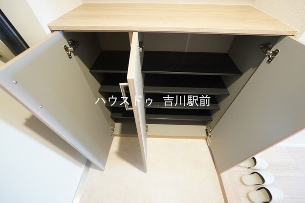 apartment 埼玉県吉川市木売１丁目9-4 クレオメデス101
