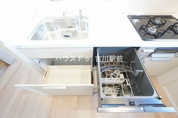apartment 埼玉県吉川市木売１丁目9-4 クレオメデス101