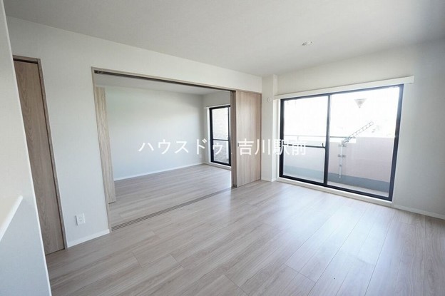 apartment 埼玉県吉川市木売１丁目9-4 クレオメデス101