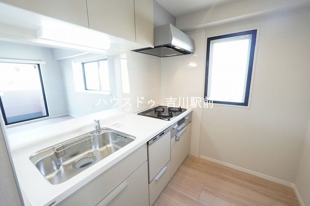 apartment 埼玉県吉川市木売１丁目9-4 クレオメデス101