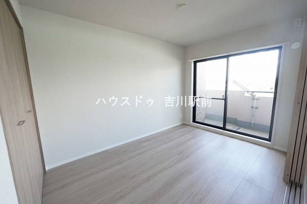 apartment 埼玉県吉川市木売１丁目9-4 クレオメデス101