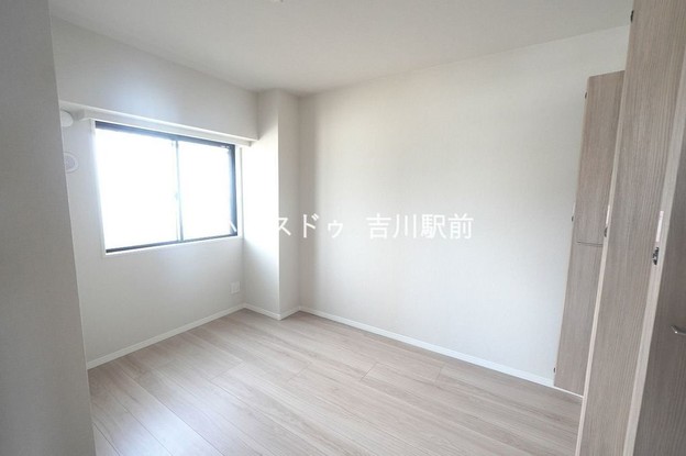 apartment 埼玉県吉川市木売１丁目9-4 クレオメデス101
