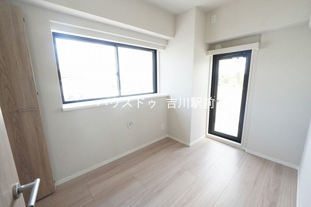 apartment 埼玉県吉川市木売１丁目9-4 クレオメデス101