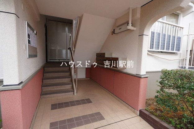 apartment 埼玉県吉川市木売１丁目9-4 クレオメデス101