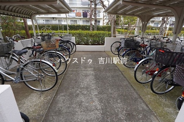 apartment 埼玉県吉川市木売１丁目9-4 クレオメデス101