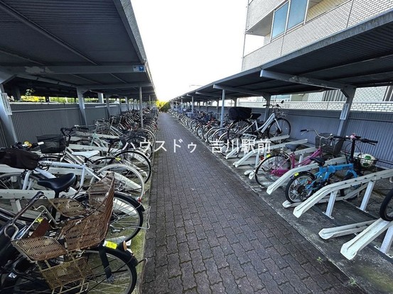 apartment 埼玉県吉川市木売１丁目9-4 クレオメデス101