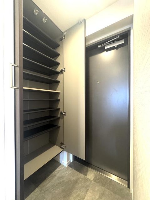 apartment 神奈川県横浜市神奈川区鶴屋町３丁目３２番地１３