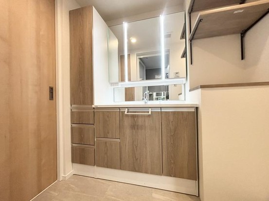 apartment 神奈川県横浜市神奈川区鶴屋町３丁目３２番地１３