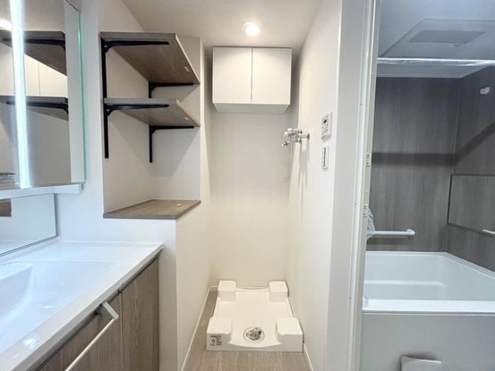 apartment 神奈川県横浜市神奈川区鶴屋町３丁目３２番地１３