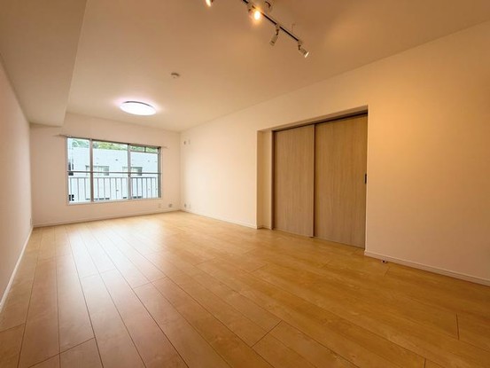 apartment 神奈川県横浜市神奈川区鶴屋町３丁目３２番地１３