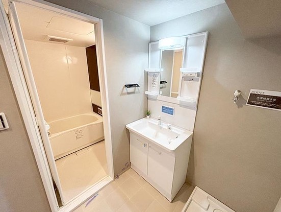 apartment 神奈川県横浜市西区高島２丁目14-17 クレアトール横浜ビル９階