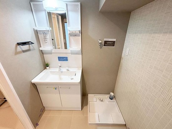 apartment 神奈川県横浜市西区高島２丁目14-17 クレアトール横浜ビル９階