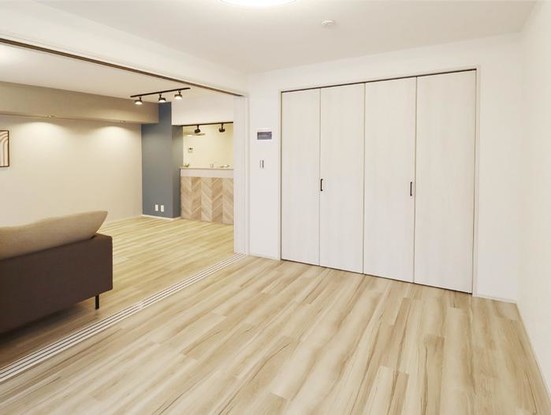 apartment 神奈川県横浜市西区高島２丁目14-17 クレアトール横浜ビル９階