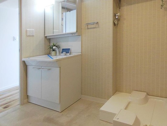 apartment 神奈川県横浜市西区高島２丁目14-17 クレアトール横浜ビル９階