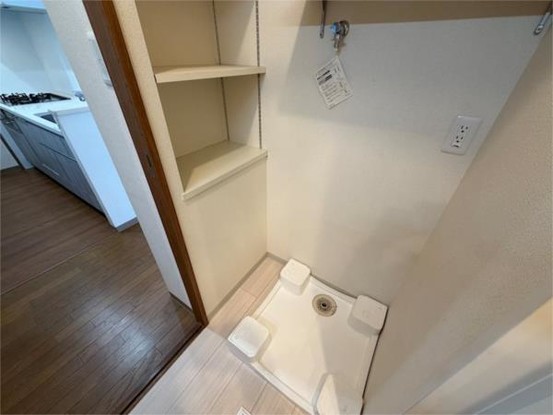 apartment 三重県津市栄町１丁目141-1 モアビル