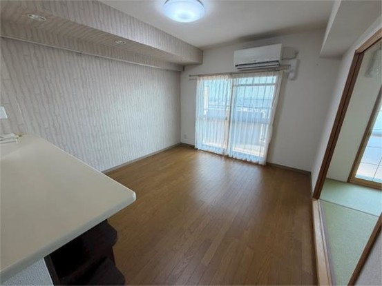 apartment 三重県津市栄町１丁目141-1 モアビル