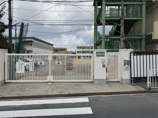 apartment 大阪府東大阪市南荘町
地図を見る