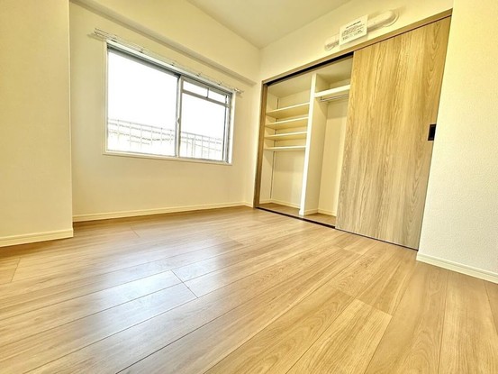 apartment 埼玉県入間市大字下藤沢1317-1 ヨークマート入間1階