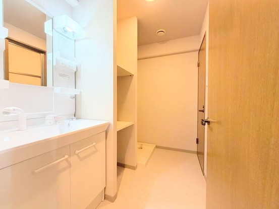 apartment 埼玉県入間市大字下藤沢1317-1 ヨークマート入間1階