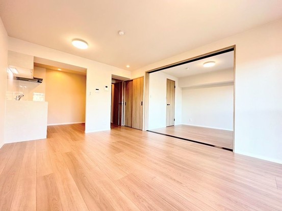 apartment 埼玉県入間市大字下藤沢1317-1 ヨークマート入間1階