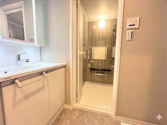apartment 埼玉県入間市大字下藤沢1317-1 ヨークマート入間1階