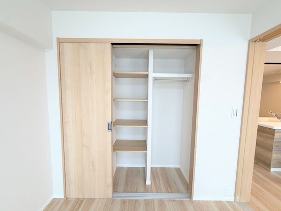 apartment 埼玉県入間市大字下藤沢1317-1 ヨークマート入間1階
