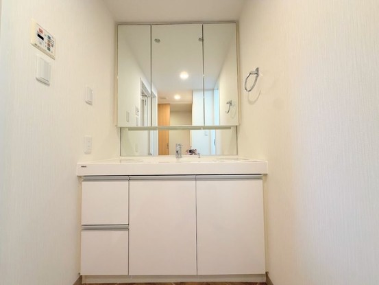 apartment 埼玉県入間市大字下藤沢1317-1 ヨークマート入間1階