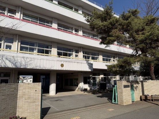 apartment 埼玉県入間市大字下藤沢1317-1 ヨークマート入間1階