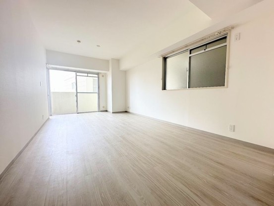 apartment 埼玉県入間市大字下藤沢1317-1 ヨークマート入間1階