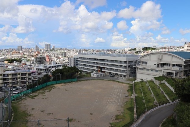 apartment 沖縄県那覇市小禄１丁目沖縄県那覇市小禄1-21-25 高良荘１階