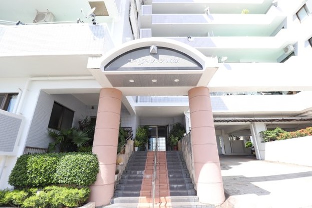 apartment 沖縄県那覇市小禄１丁目沖縄県那覇市小禄1-21-25 高良荘１階