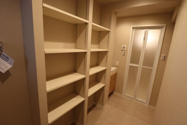 apartment 沖縄県那覇市小禄１丁目沖縄県那覇市小禄1-21-25 高良荘１階