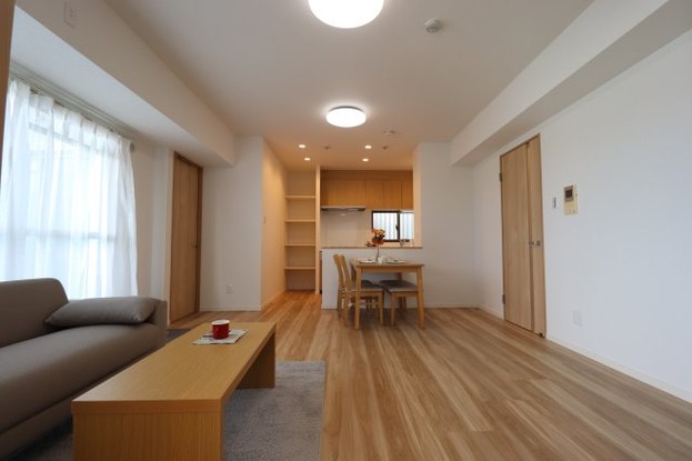 apartment 沖縄県那覇市小禄１丁目沖縄県那覇市小禄1-21-25 高良荘１階
