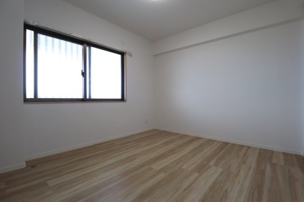 apartment 沖縄県那覇市小禄１丁目沖縄県那覇市小禄1-21-25 高良荘１階