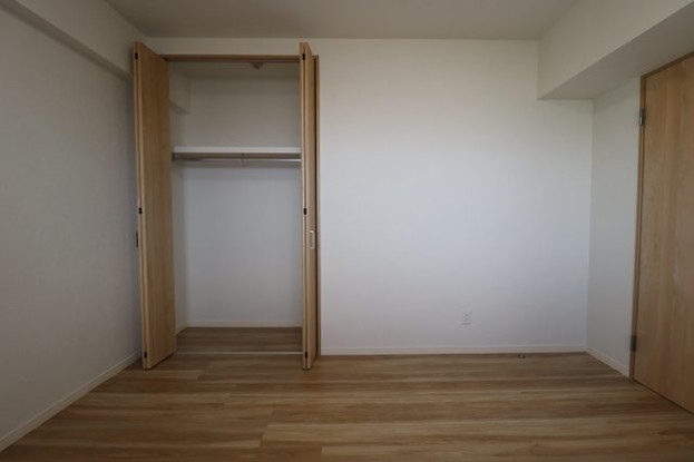 apartment 沖縄県那覇市小禄１丁目沖縄県那覇市小禄1-21-25 高良荘１階