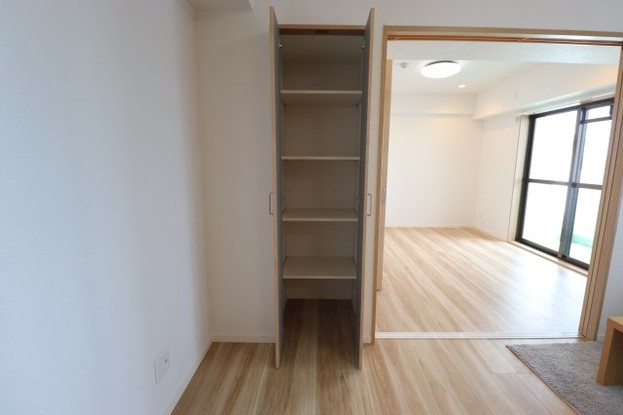 apartment 沖縄県那覇市小禄１丁目沖縄県那覇市小禄1-21-25 高良荘１階