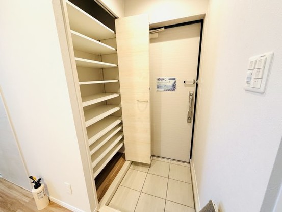 apartment 沖縄県那覇市小禄１丁目沖縄県那覇市小禄1-21-25 高良荘１階