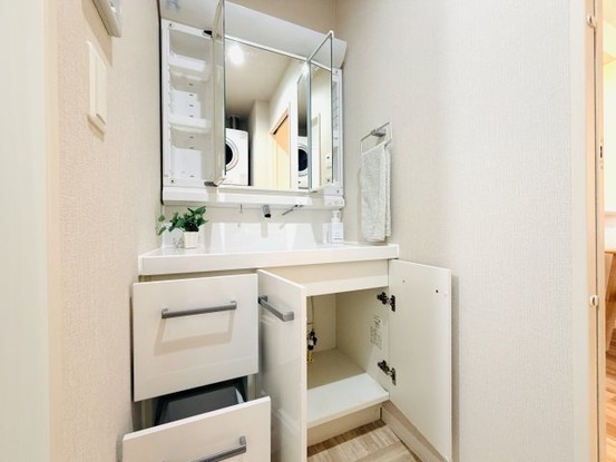 apartment 沖縄県那覇市小禄１丁目沖縄県那覇市小禄1-21-25 高良荘１階