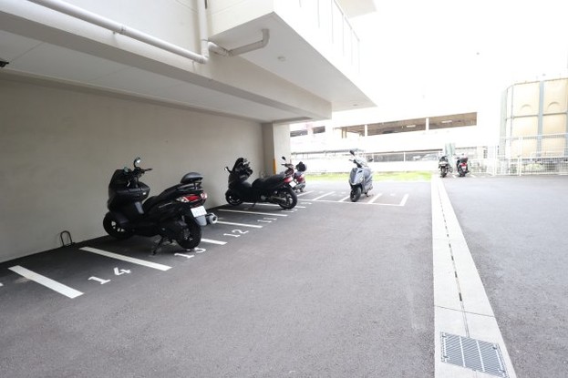 apartment 沖縄県那覇市小禄１丁目沖縄県那覇市小禄1-21-25 高良荘１階