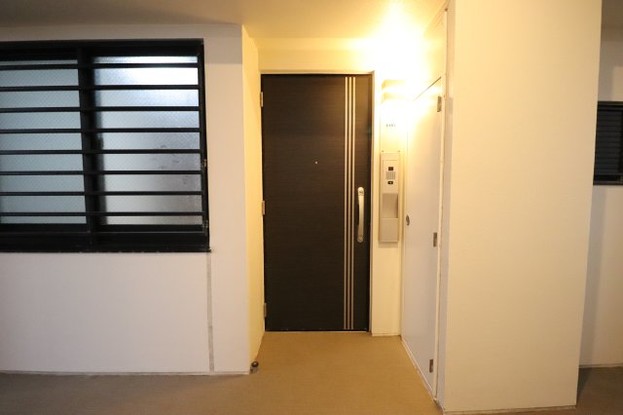 apartment 沖縄県那覇市小禄１丁目沖縄県那覇市小禄1-21-25 高良荘１階