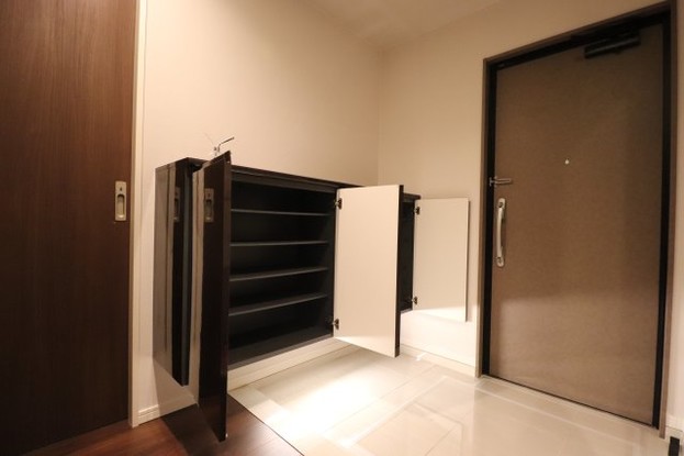 apartment 沖縄県那覇市小禄１丁目沖縄県那覇市小禄1-21-25 高良荘１階